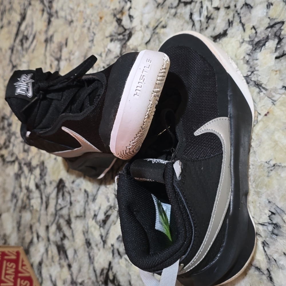 SHOES - Picture 6 of 6